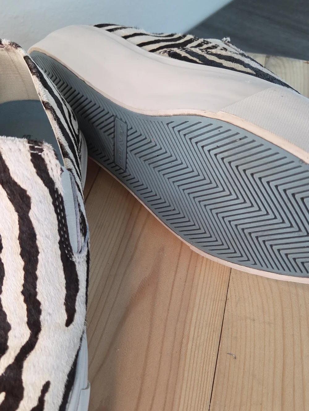 SeaVees Womans EUC Sz9.5 Zebra-Print Slip-On Sneakers in Black & White Platform
